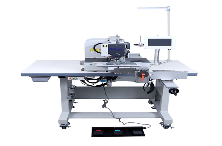 Curtain pleating machine