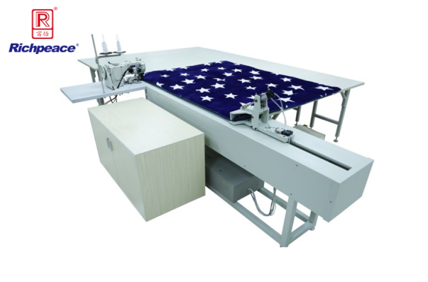 Mattress binding working station with pulling system