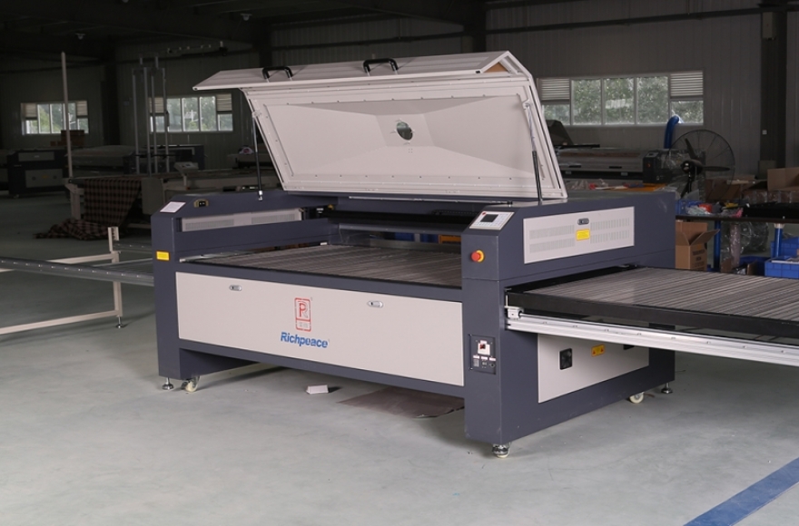 Laser Engraving& Cutting Machine with Movable Table