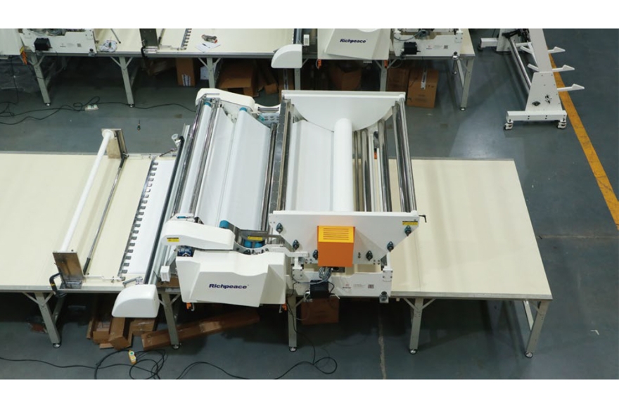 Large Hopper Spreading Machine