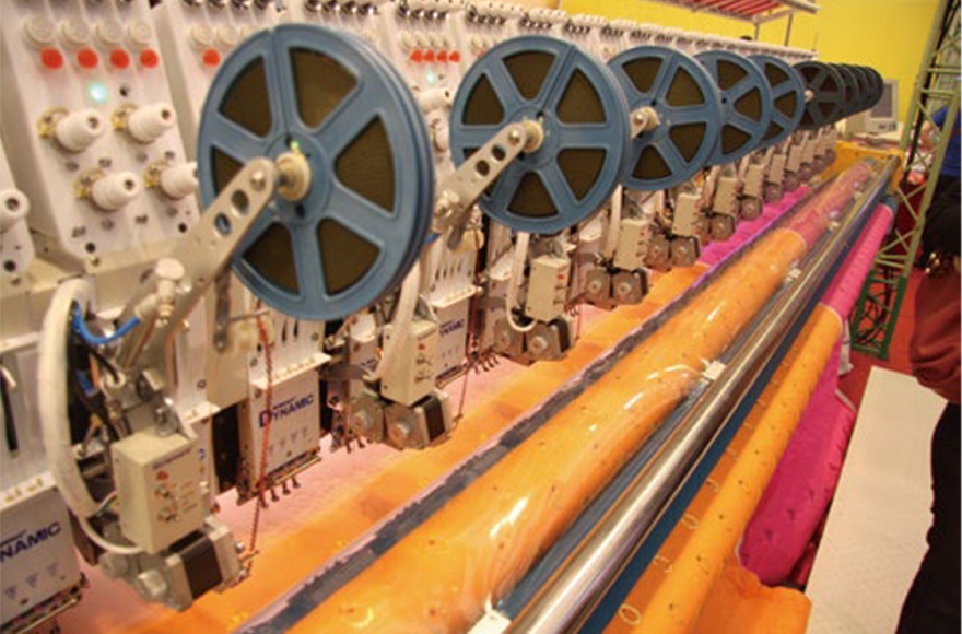 Multi-color Single Roll Quilting and Embroidery Machine